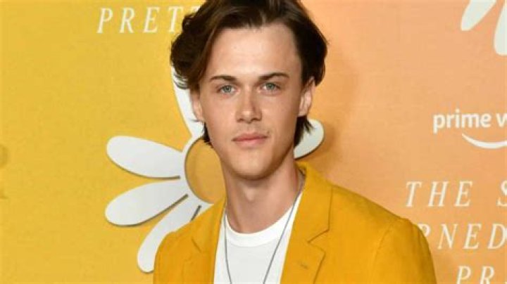Christopher Briney: Wiki, biography, age, height, girlfriend, parents & net worth